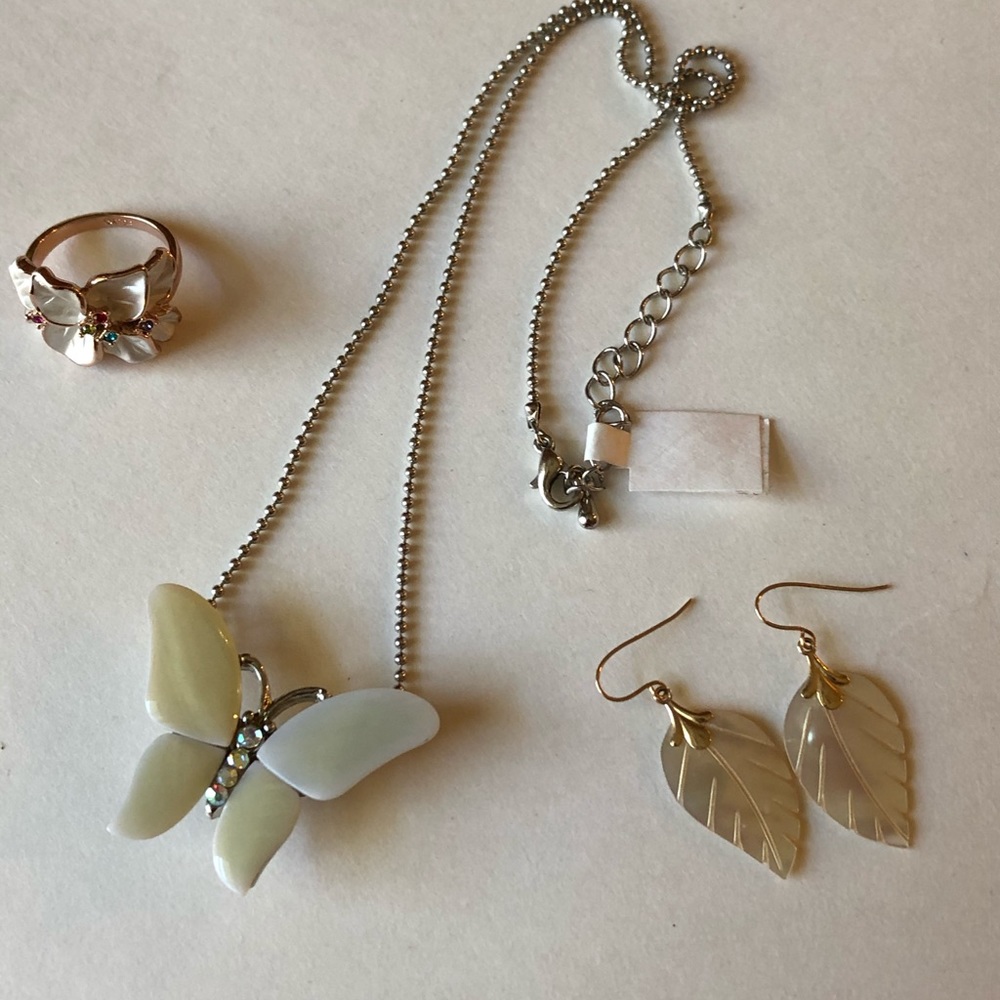 Mother of Pearl Earrings 14k Gold/Flower Ring